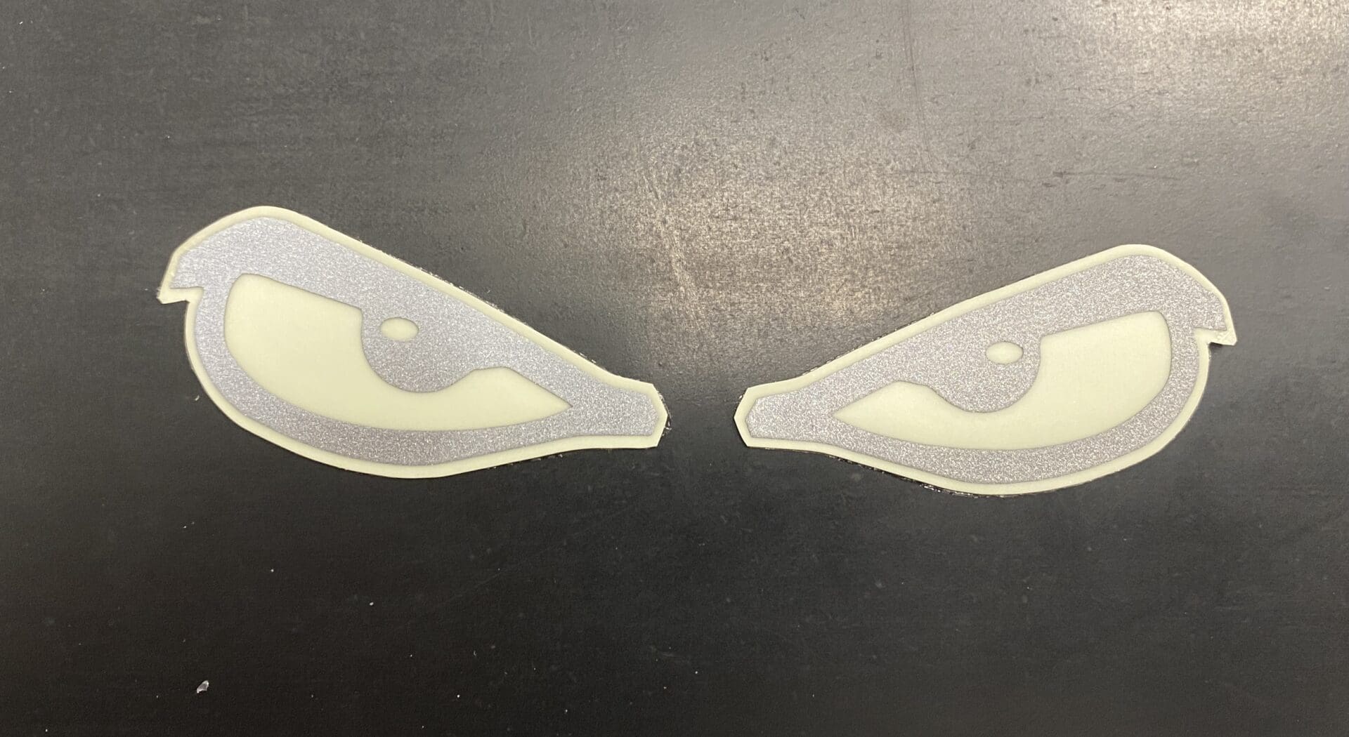 Glow Eyes image 3